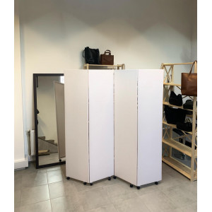 Cosmetisch scherm, scheidingswand in een schoonheidssalon 3 secties